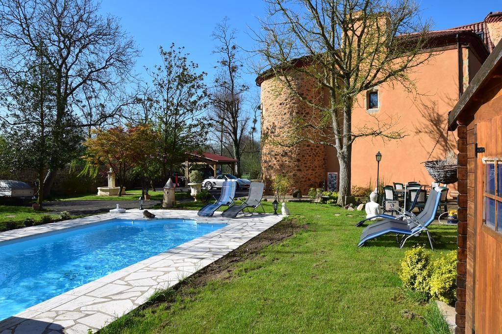 Chateau Des Aiguilles Saint-Remy-de-Chargnat Exterior photo