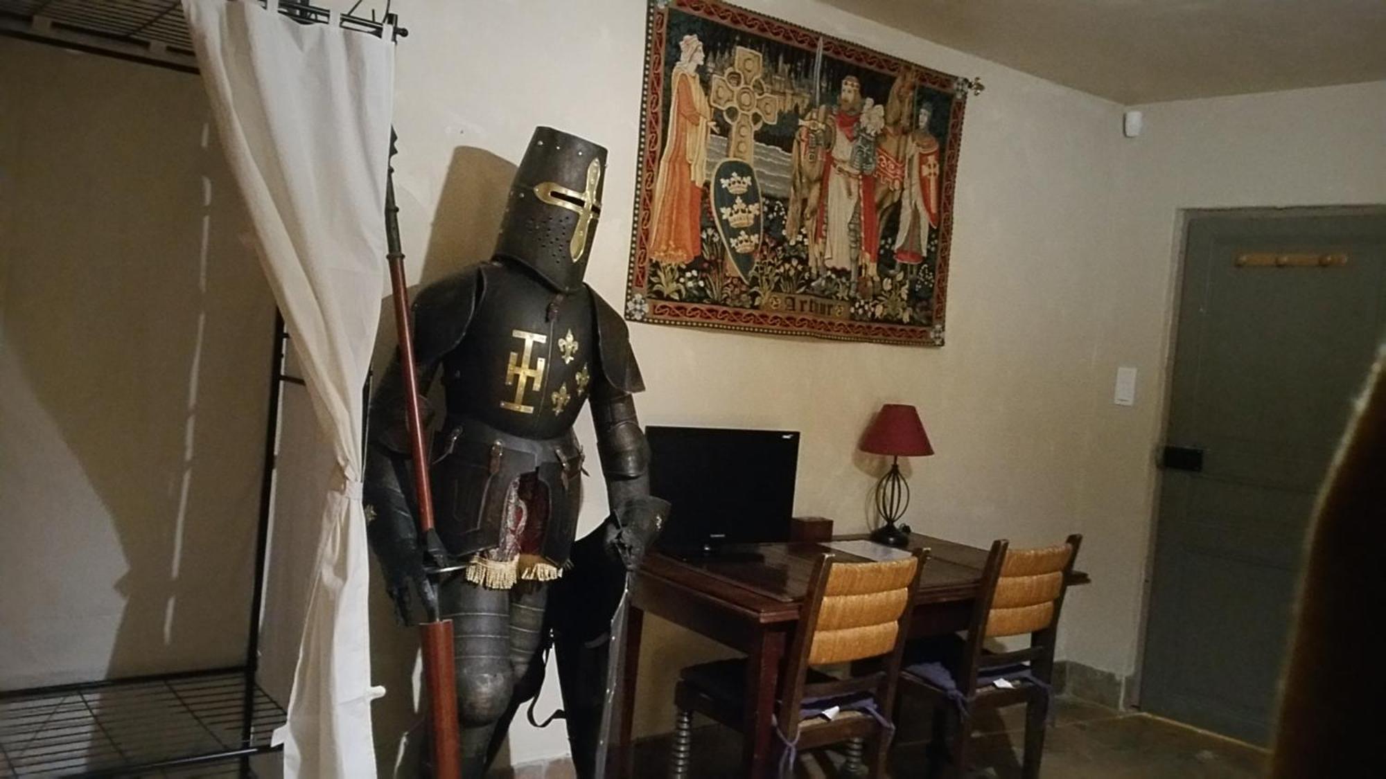 Chateau Des Aiguilles Saint-Remy-de-Chargnat Room photo