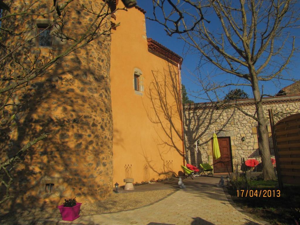 Chateau Des Aiguilles Saint-Remy-de-Chargnat Exterior photo