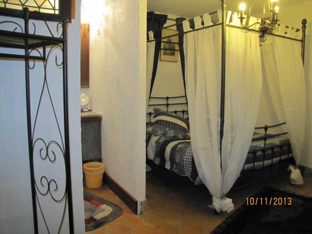 Chateau Des Aiguilles Saint-Remy-de-Chargnat Room photo